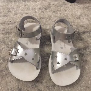 Sun San sandles! Basically brand new!